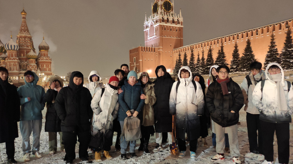 Автобусная экскурсия по вечерней предновогодней Москве